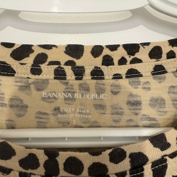 Banana Republic Leopard Print Women's Top - Picture 2 of 2